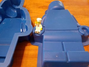 Lego reshapes the baking of cakes